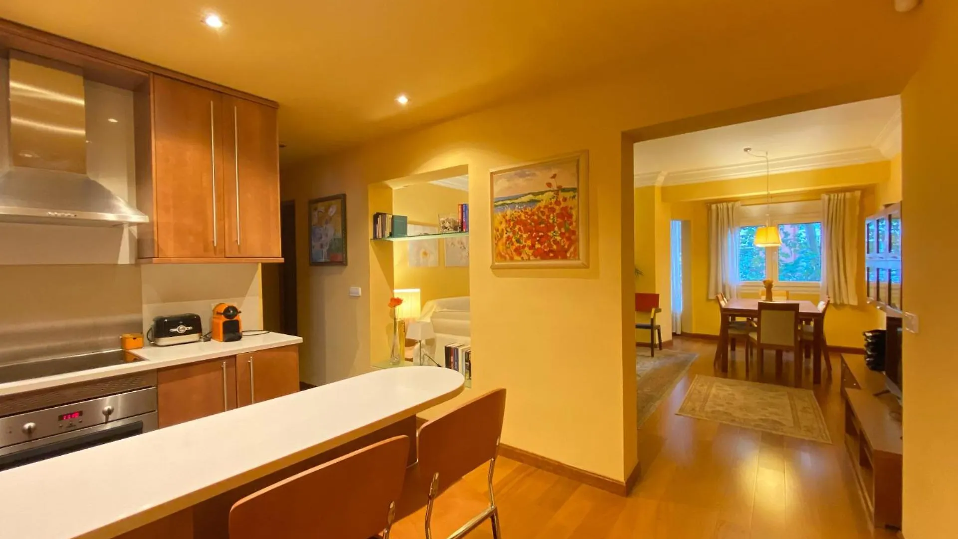 Cozy Flat In Central Madrid With Garage 아파트